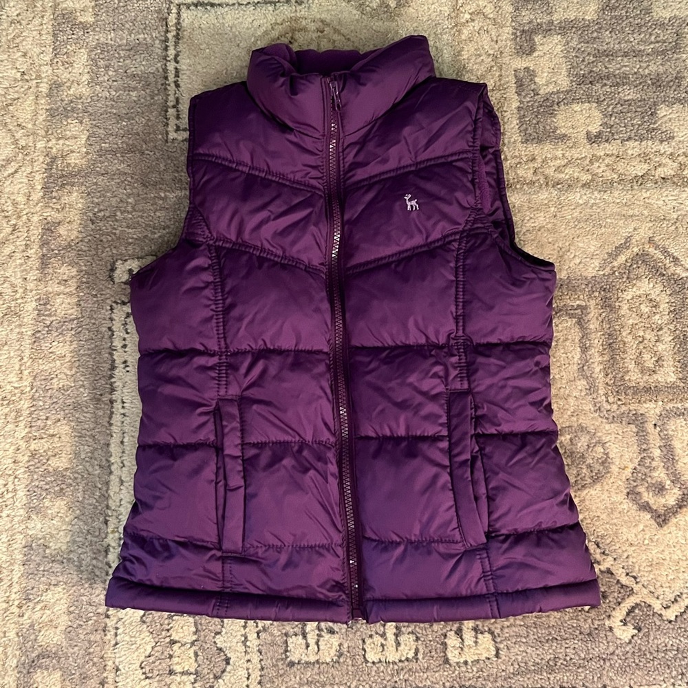 purple girls old navy puffer vest jacket giraffe patch